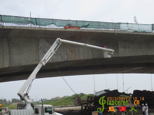 南通市臨海辦:超前預(yù)控 對臨海公路如東洋口大橋?qū)嵤┬巫儽O(jiān)測(圖)